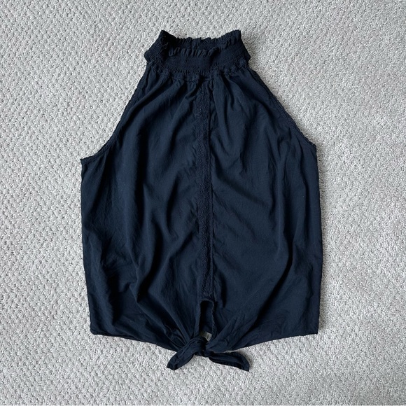 Red Haute Poplin Tie Front Halter Black Size M - Picture 5 of 8